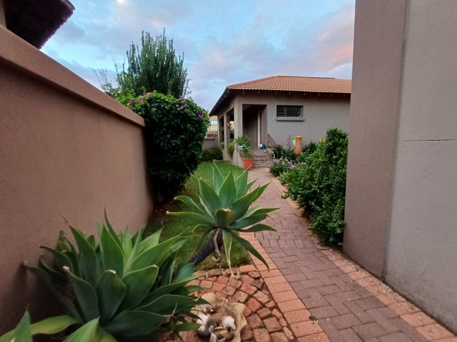 3 Bedroom Property for Sale in Langenhovenpark Free State